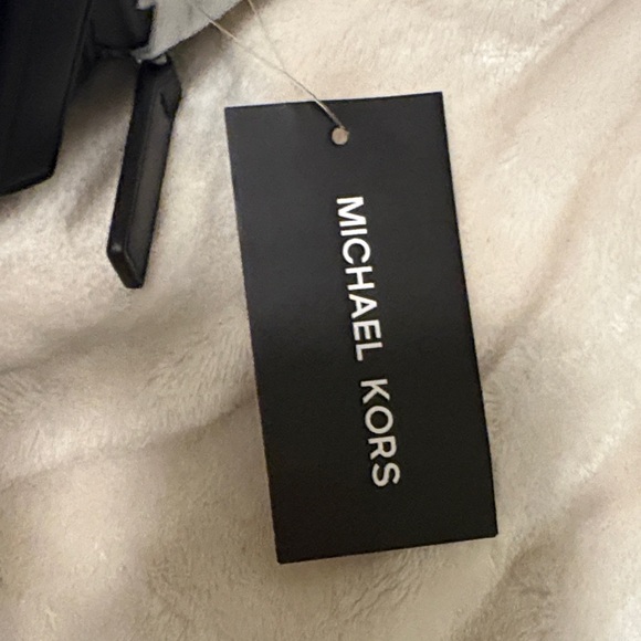 NWT Michael Kors White and Black Signature MK Camera Bag - Picture 7 of 12